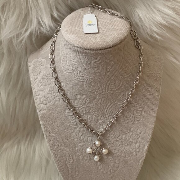 KENDRA SCOTT Everleigh Pearl Pendant Necklace in Silver - Picture 2 of 4